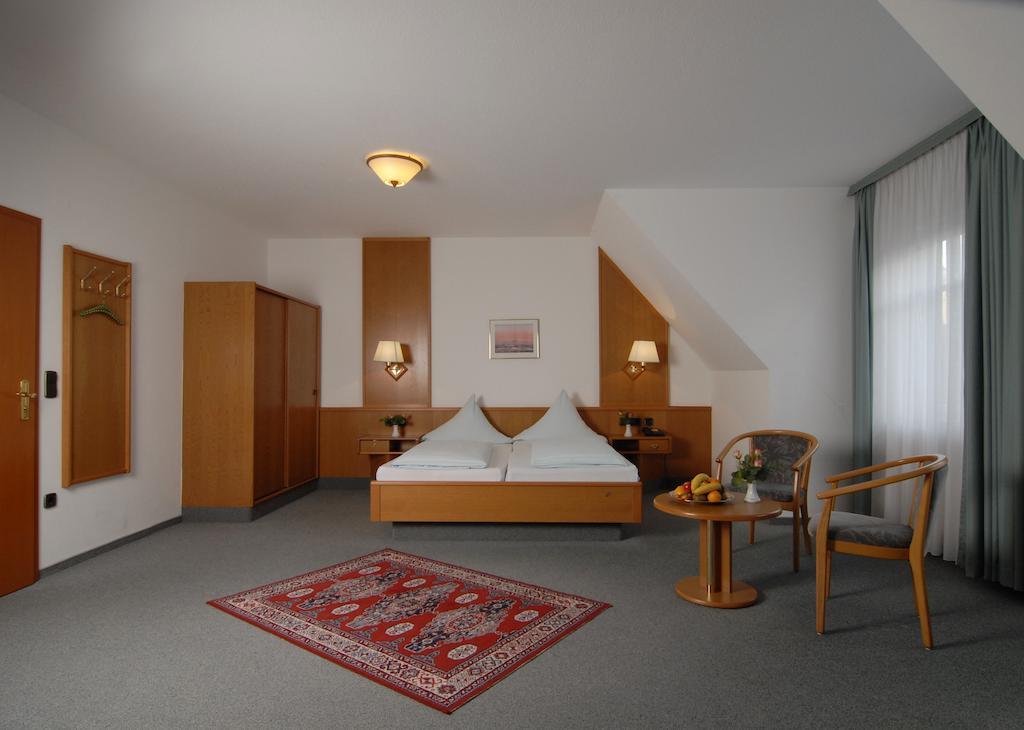Stadthotel Muenze Бад-Мергентхайм Номер фото